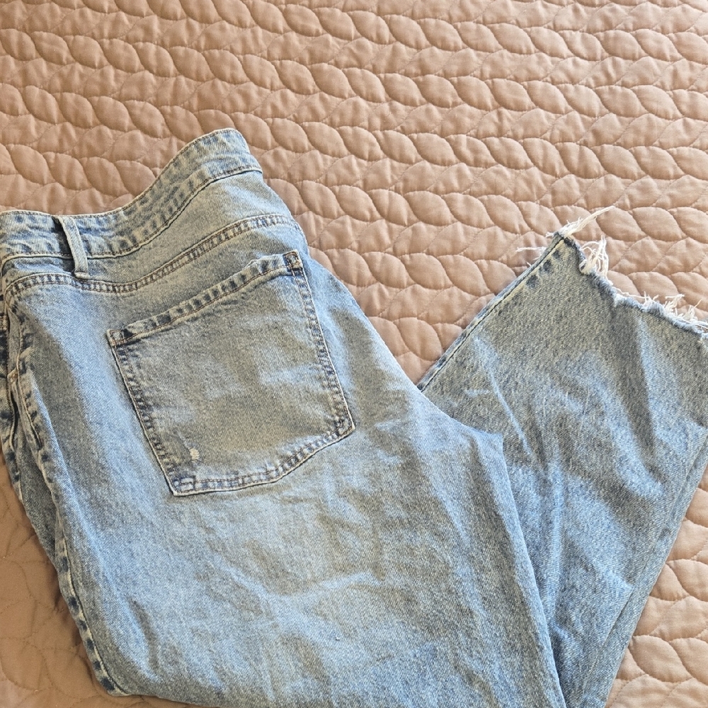 Time and Tru Light Blue Cropped Jeans
